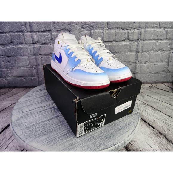 Air Jordan 1 Low SE GS White/Game Royal-White Youth 7Y Women 8.5 VNDS Excellent - Picture 2 of 16